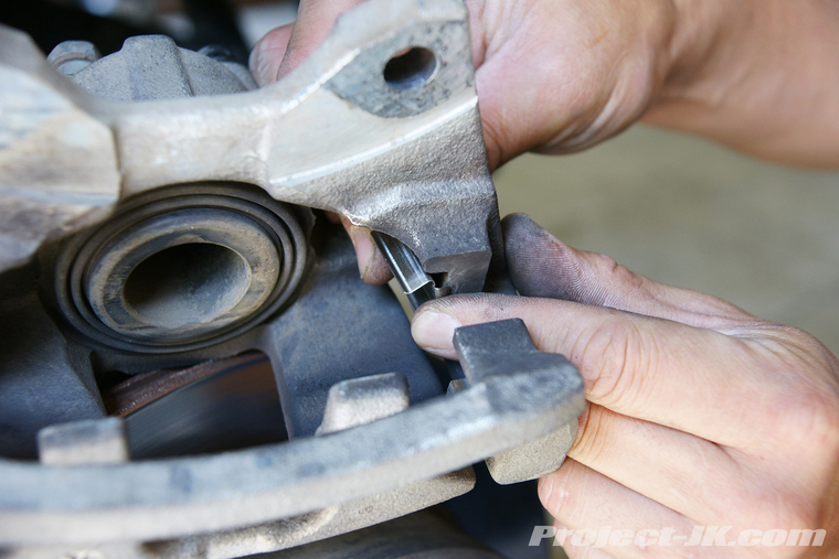 MAINTENANCE Jeep JK Wrangler Rear Brake Pad Replacement