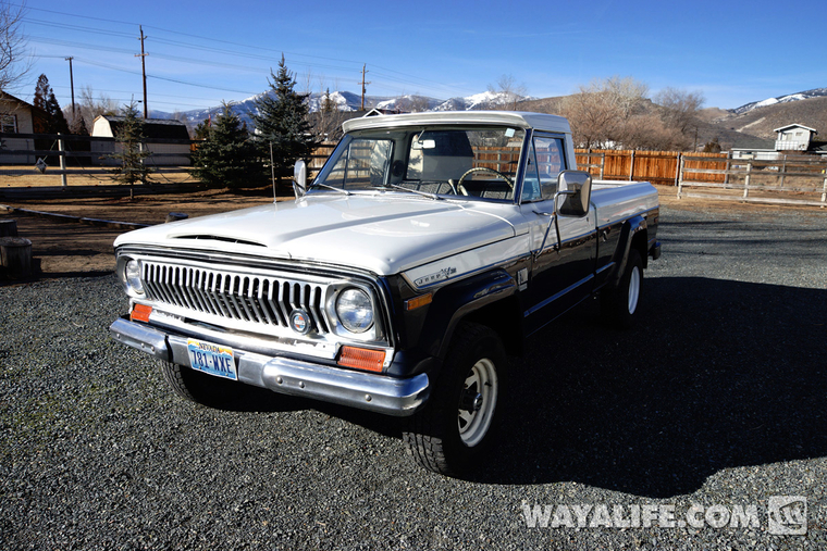 Jeep J2000 pick-up truck