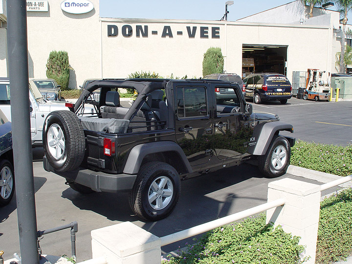 Go Topless – Lowering the Sunrider Soft Top on a 2007 Jeep JK Wrangler  4-Door Unlimited – 