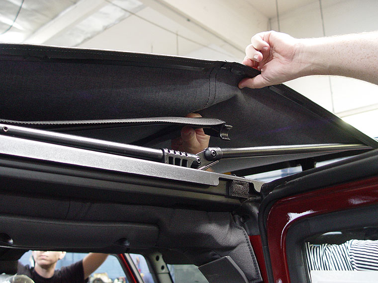 Opening Up the Sunrider Soft Top Sun Roof on a 2007 Jeep JK Wrangler  Unlimited – 